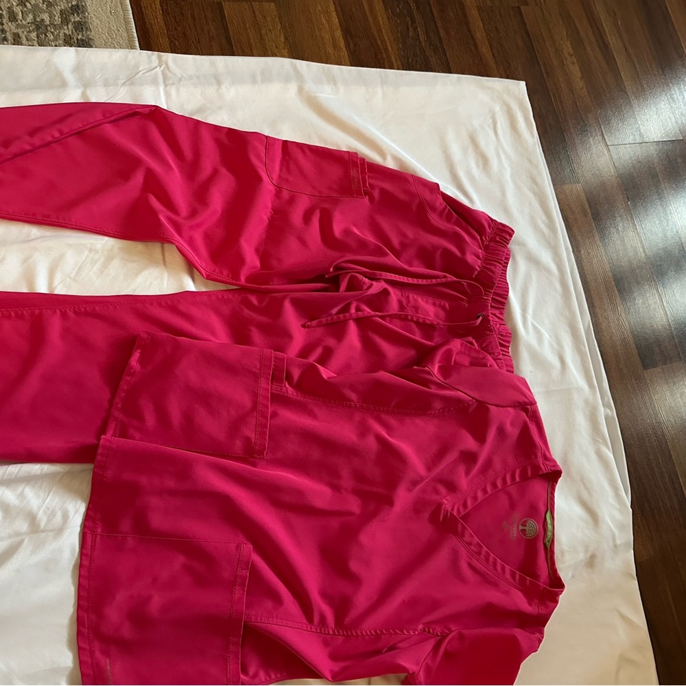 healing hands V‑Neck Scrub set in hot pink